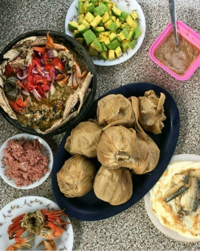 Kenkey (1) w/ accoutrements (shrimp/avocado/one-man thousand/fried mussels(adorde)